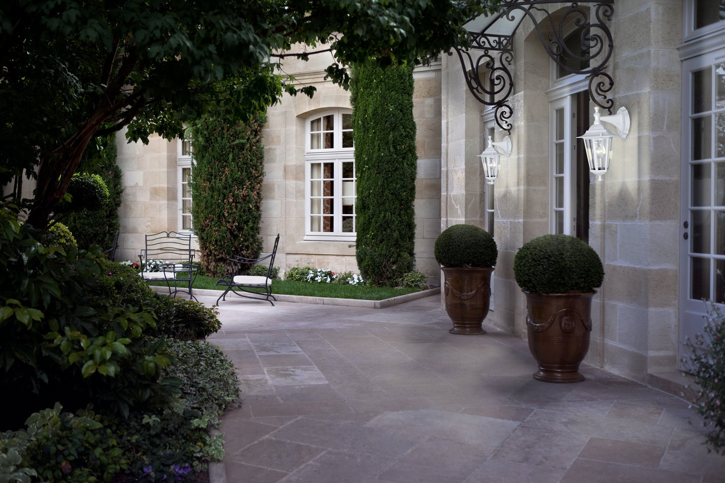 22462  LATERNA 5 wall light cast in white aluminum with clear glass