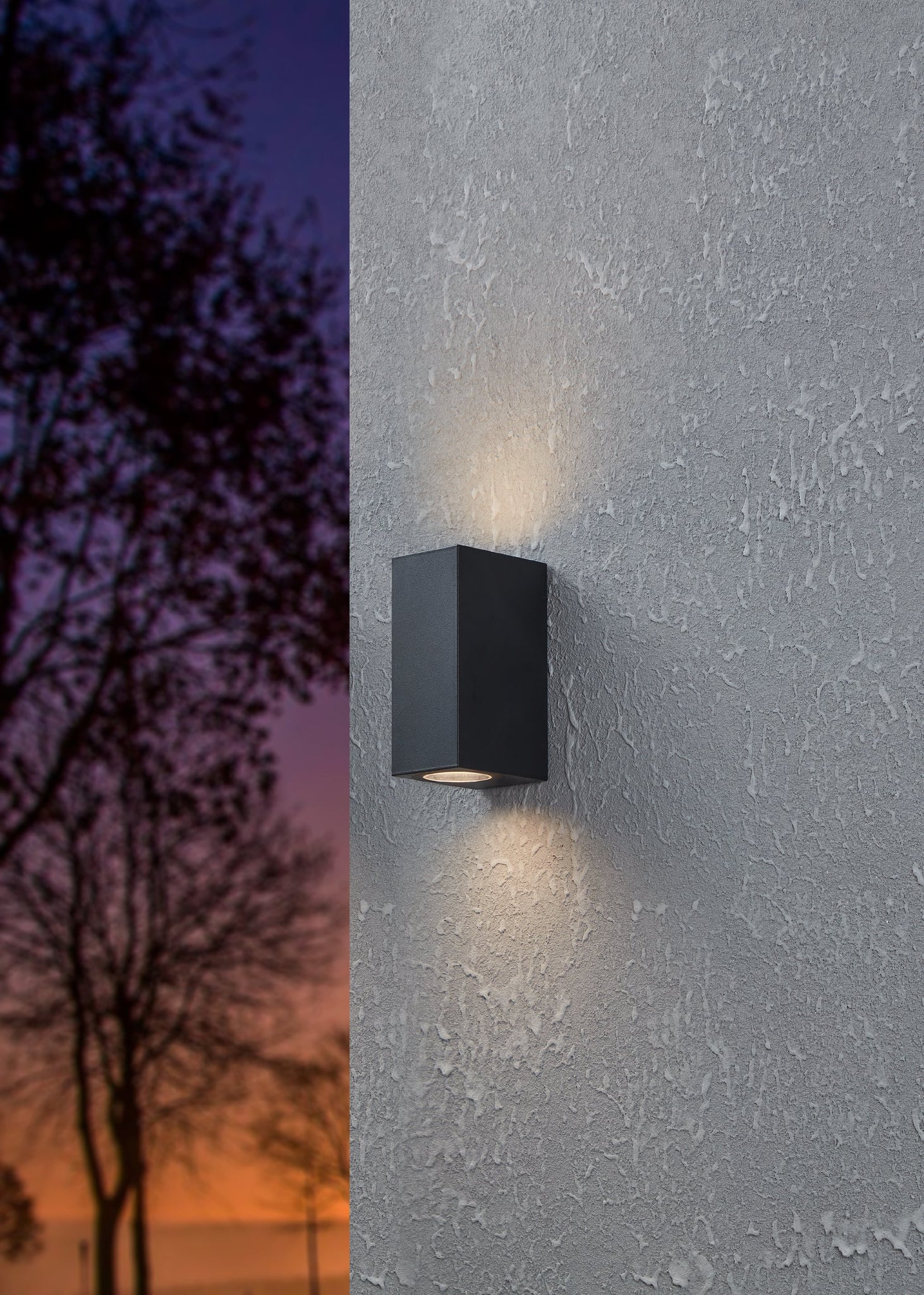900276 JABAGA wall lamp in transparent plastic and black plastic.